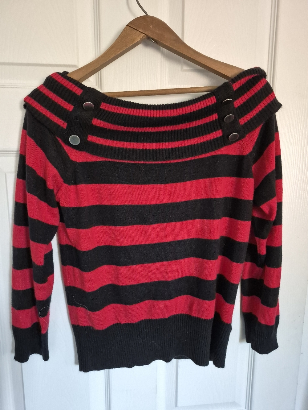 Y2K ! VENUS Black & Red Striped Off-Shoulder Knit Sweater